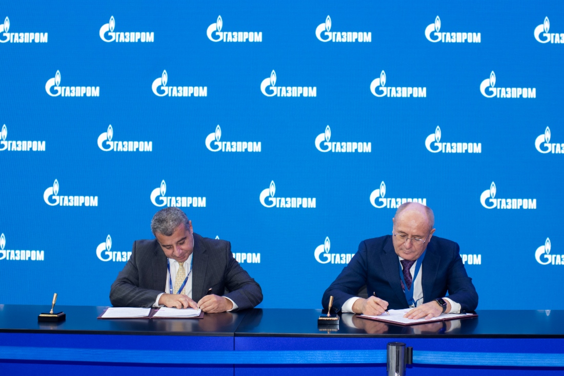 Генеральный директор Petrofac International Limited Искандер Сами и Виталий Маркелов во время подписания