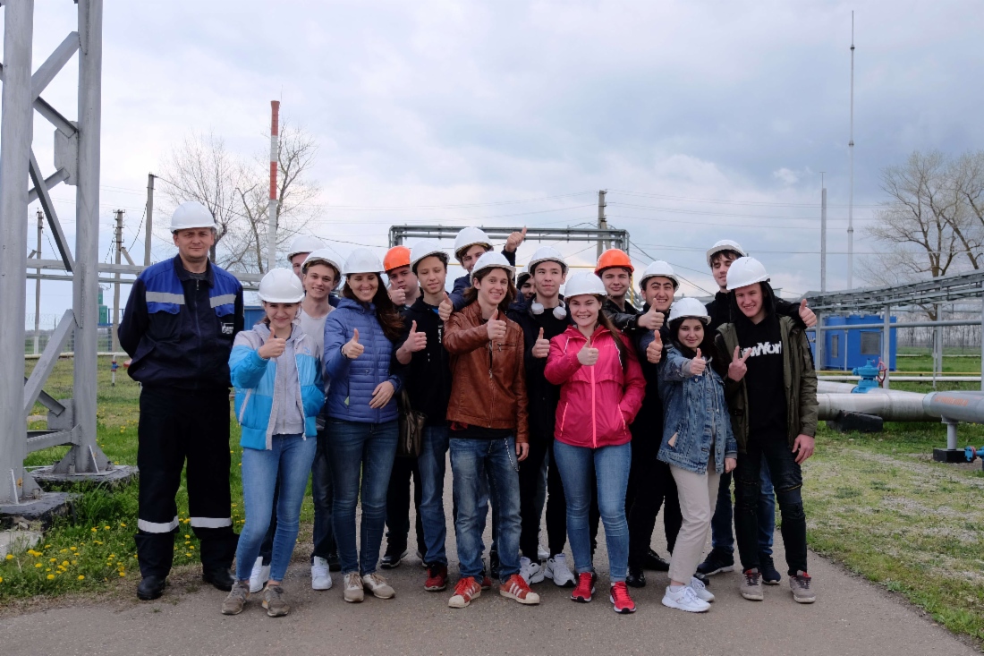 Студенты Краснодарского машиностроительного колледжа на газовом промысле № 1 Каневского ГПУ ООО «Газпром добыча Краснодар»