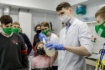 Школьники в Лаборатории охраны окружающей среды Инженерно-технического центра компании