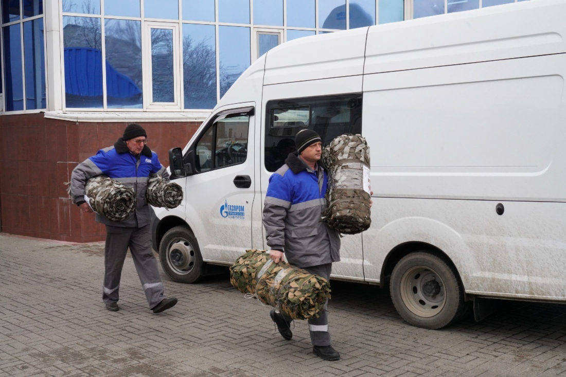 Погрузка маскировочных сетей