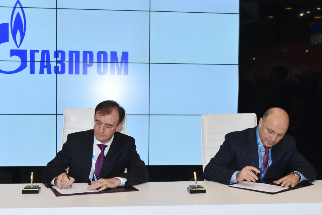 В рамках VII Петербургского международного газового форума заместитель руководителя АНО «Аналитический центр при Правительстве Российской Федерации» Юрий Урличич и Олег Аксютин заключили Соглашение о сотрудничестве