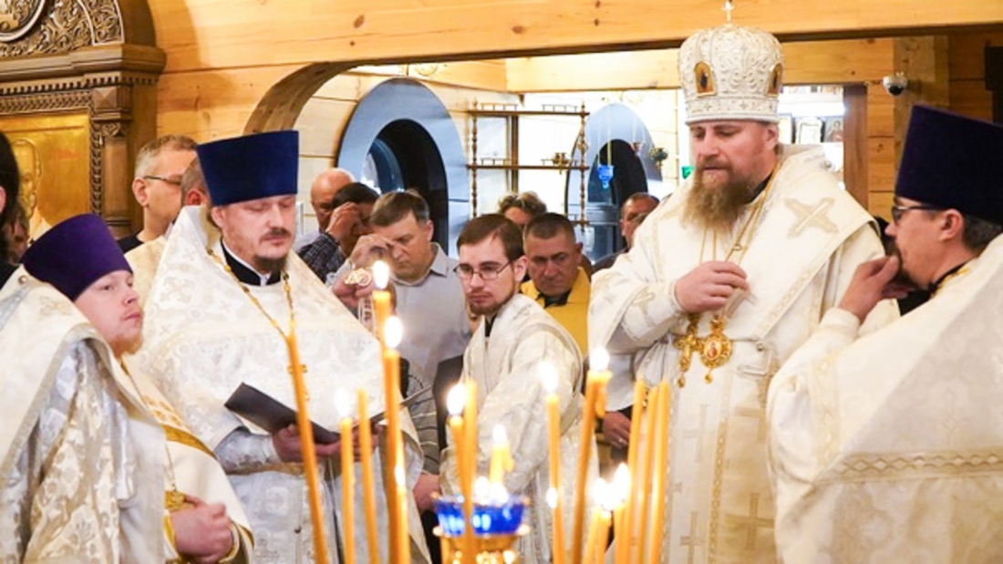 На первом богослужении в новом храме