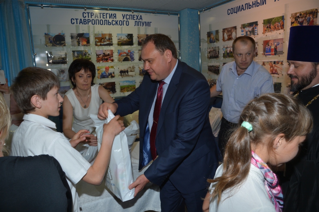 Во Дворце культуры и спорта ООО «Газпром трансгаз Ставрополь» прошел детский благотворительный праздник