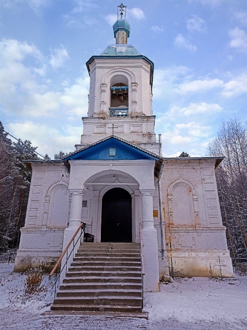 Храм Всех святых в селе Яренск
