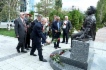 Ветераны возлагают цветы к памятнику