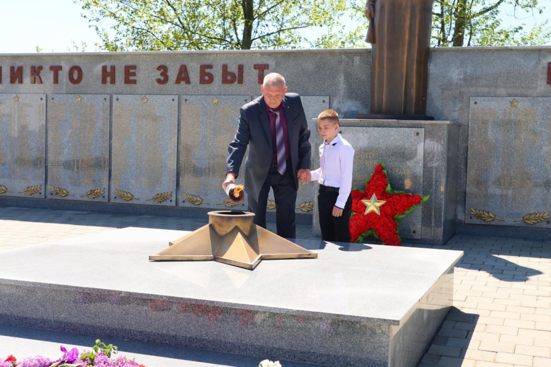 Зажжение Вечного огня в станице Новоджерелиевская, Краснодарский край