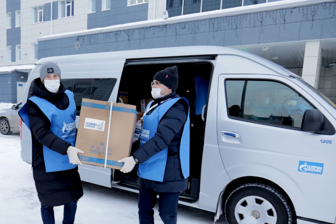 Благотворительную помощь от предприятия ковидному госпиталю доставили волонтеры «Газпром трансгаз Сургут»
