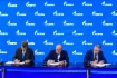 Главный исполнительный директор  Linde Engineering Юрген Новики, Виталий Маркелов и генеральный директор ООО «РусХимАльянс» Кирилл Селезнев во время подписания