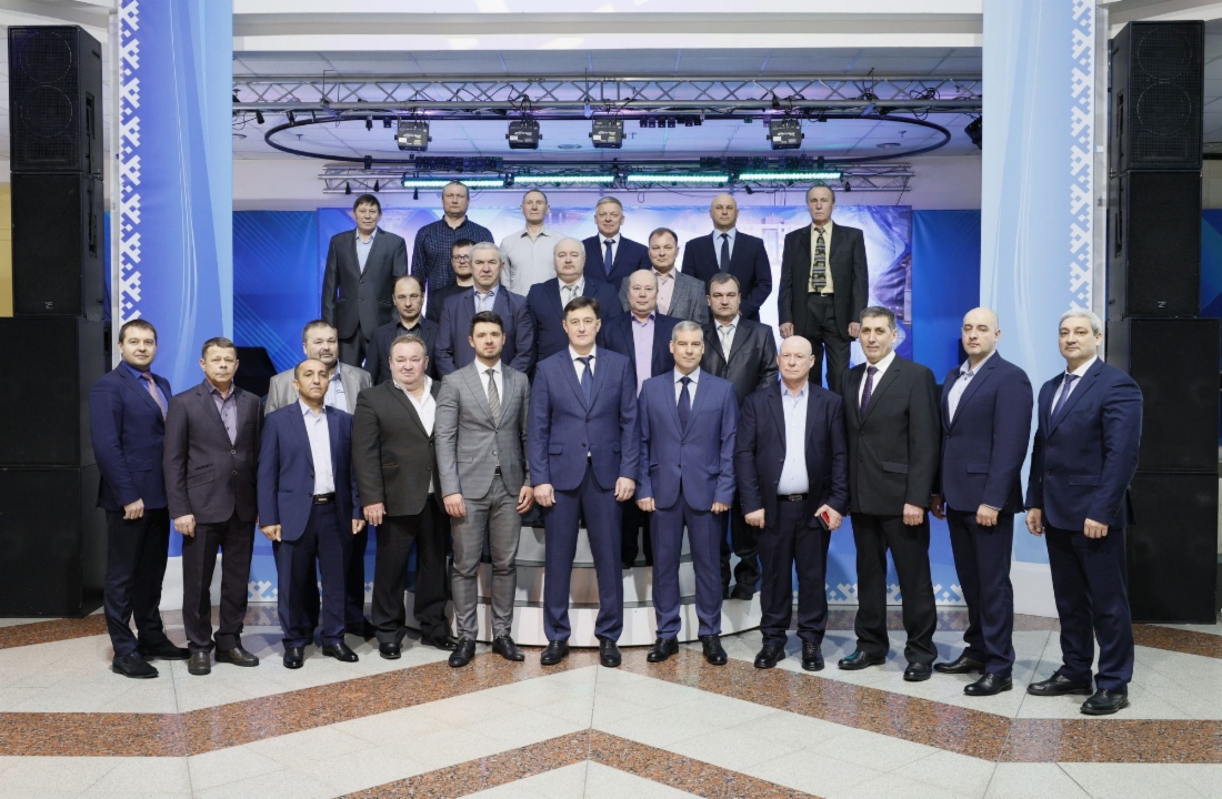 Почетной наградой Министерства транспорта Российской Федерации за многолетний добросовестный труд и безаварийную работу на автомобильном транспорте отмечены двадцать один работник ООО «Газпром добыча Уренгой»