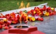 Участники церемонии возложили цветы к Вечному огню