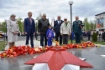 Участники церемонии возложили цветы к Вечному огню