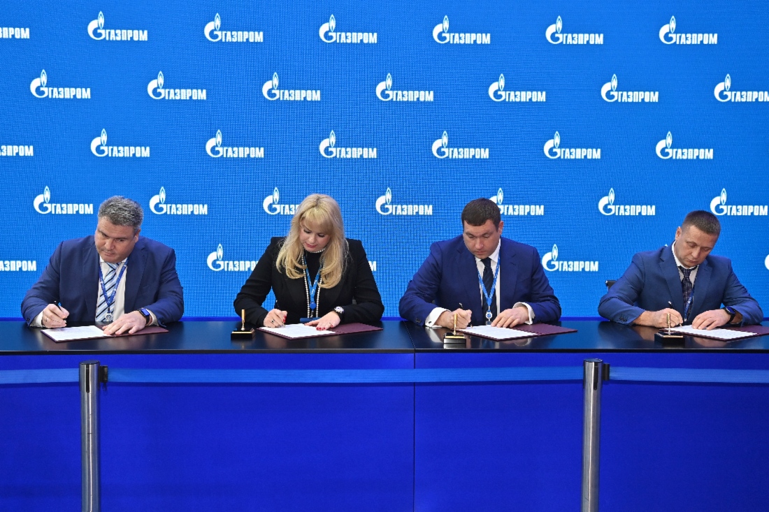 Подписаны документы в области развития рынка газомоторного топлива, переработки и сжижения природного газа