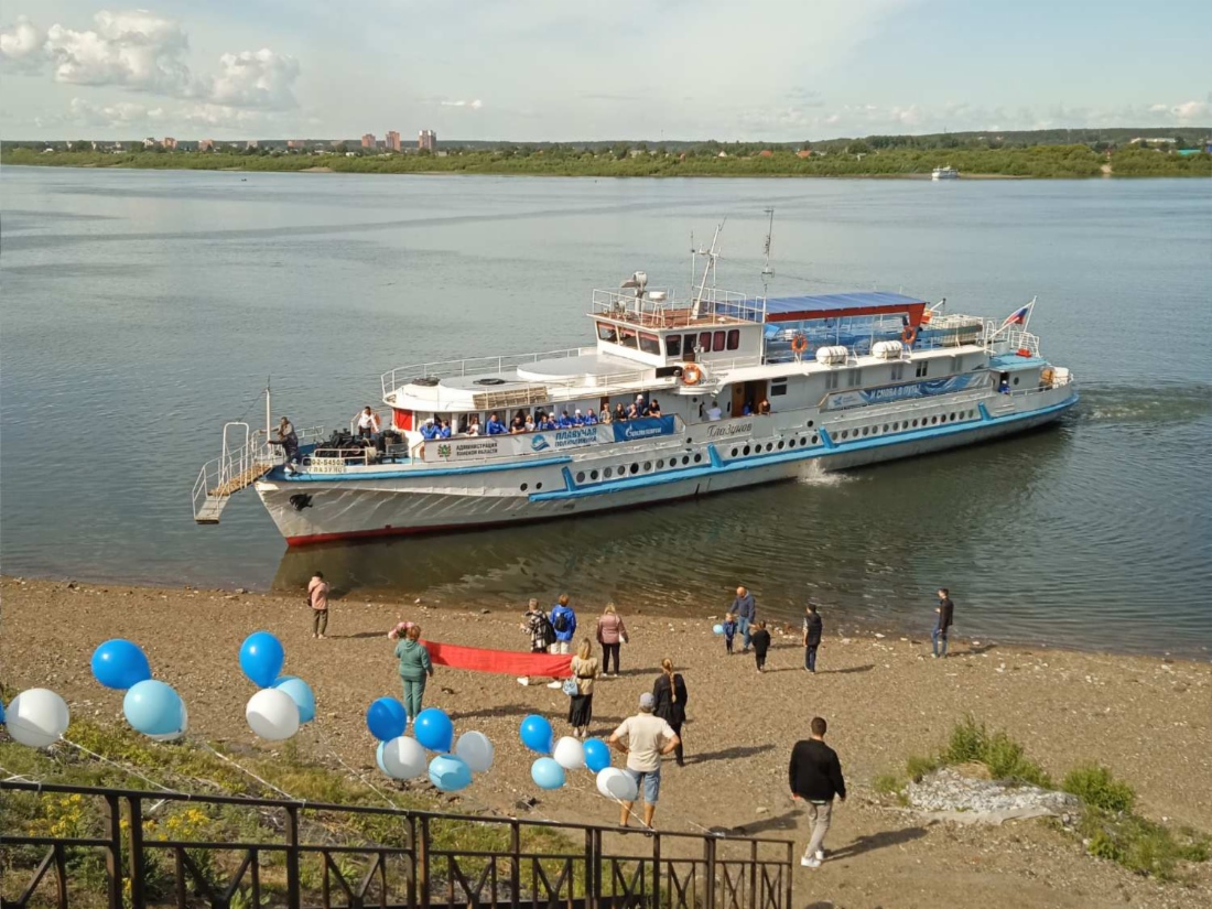 Теплоход «Илья Глазунов» с бригадой врачей прибыл в Томск