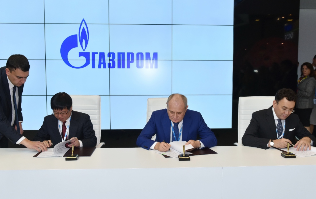 В рамках VII Петербургского международного газового форума Вице-президент PetroChina Хуан Вэйхэ (по доверенности от CNPC), Виталий Маркелов и Исполнительный вице-президент по транспортировке, переработке и маркетингу АО «Национальная компания „КазМунайГаз“» Данияр Берлибаев подписали Меморандум о взаимопонимании