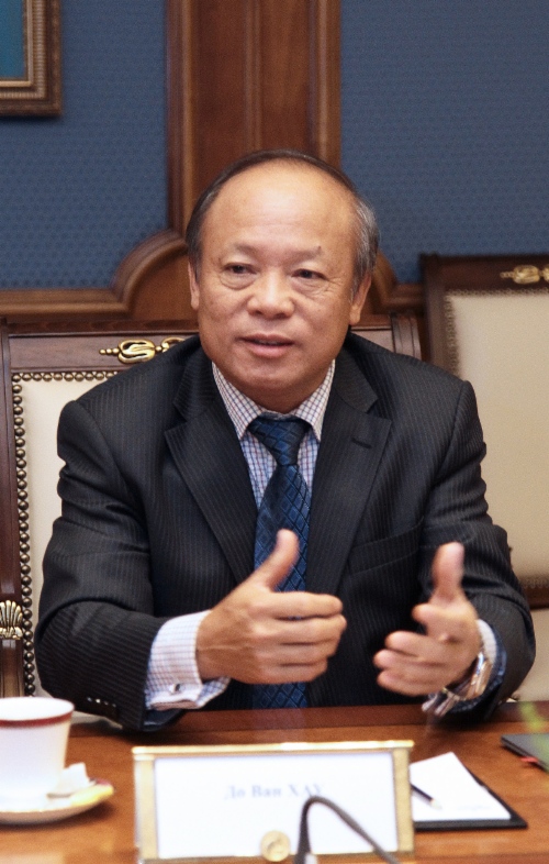 Президент, генеральный директор Petrovietnam До Ван Хау во время встречи с Алексеем Миллером